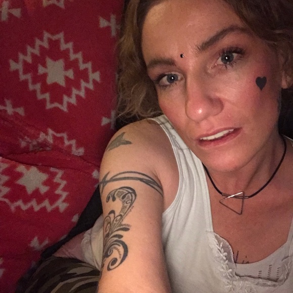 Meet your Posher, Carla - Picture 3 of 4